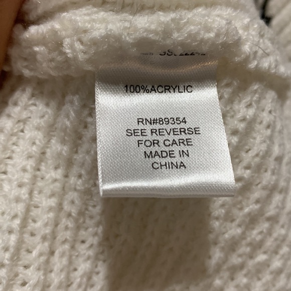 2/$20 Alison Andrews L Ribbed Sweater - Picture 9 of 10